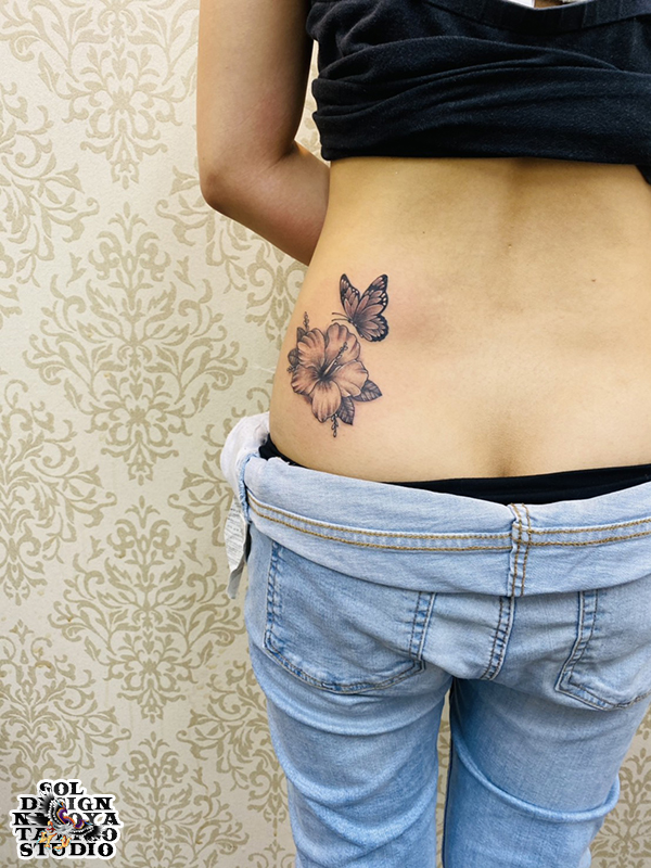 名古屋　タトゥー　女性